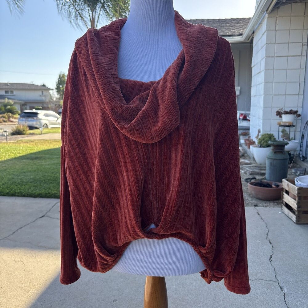 Hummingbird Rust Calnick Sweater Women’s Medium￼